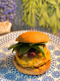 Una foto de Hamburguesas veganas de romanescu