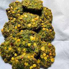 A picture of Moringa prawns vada.