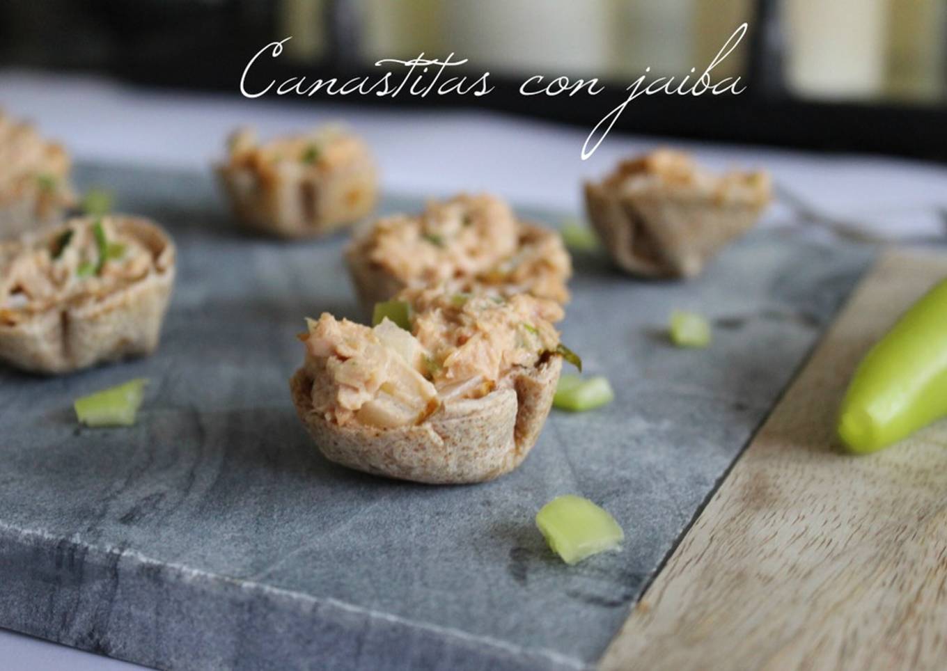 Tacitas de tortilla de harina rellenas de carne de Jaiba