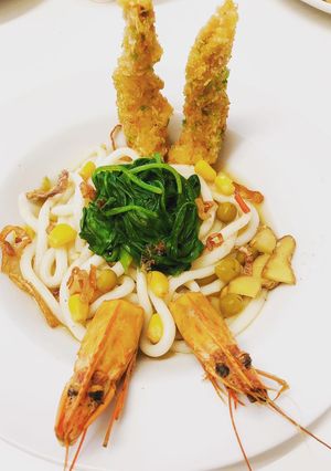Hình của món Mỳ udon với tempura🍤🥢🍥.