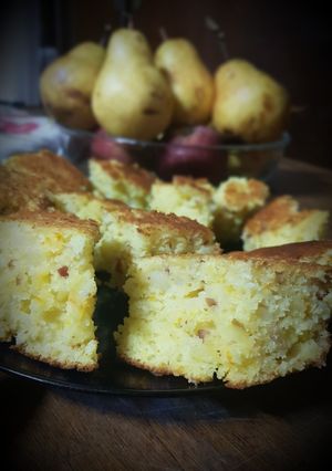 Una foto de Torta húmeda de Frutas 🍎🍐🍊