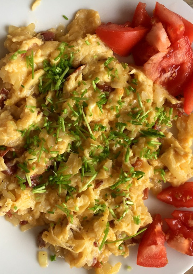 Hagymás bacon szalonnás tojásrántotta recept fotója