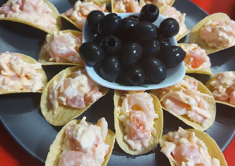 Закуска на чипсах