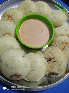 A picture of Rava idli😘😘with peanut chutney 🥜🥜.