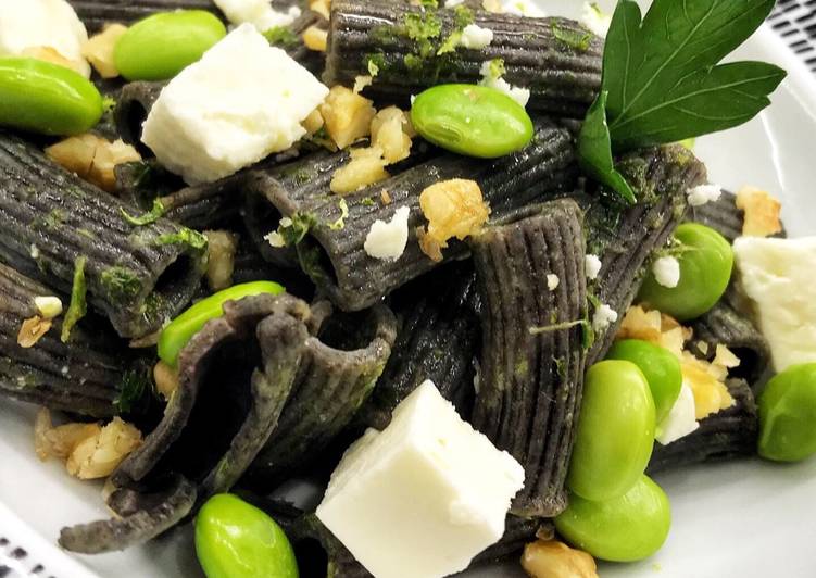 Ricetta Pasta Di Lenticchie Nere Con Edamame E Feta Di Alessia Dietro Le Quinty Cookpad