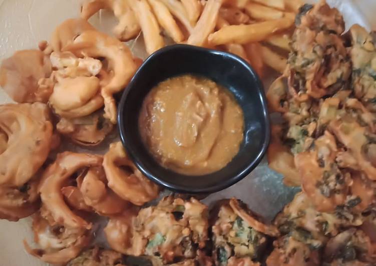 Steps to Make Speedy Mix Pakora platter