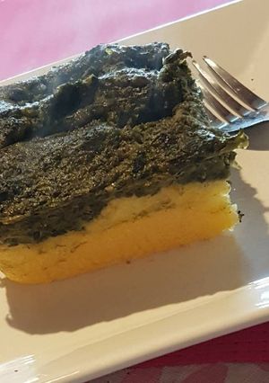 Una foto de Tarta de acelga y atún, masa Polenta!