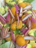 Ensalada de aguacate y uchuvas