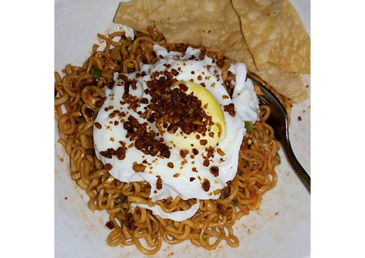 Langkah Mudah untuk Menyiapkan Mie Goreng kreasi anak kost. Simple. Enak Anti Gagal