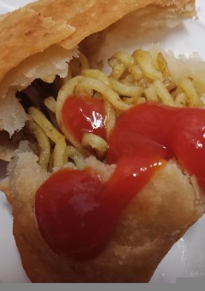 मैगी समोसा (Maggi Samosa recipe in Hindi) रेसिपी मुख्य फोटो