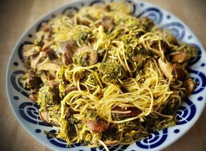 Una foto de Spaghetti con grelos y shiitakes