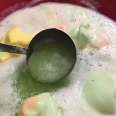 A picture of Grinch punch.