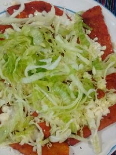 Una foto de Enchiladas rojas tipo feria!!!