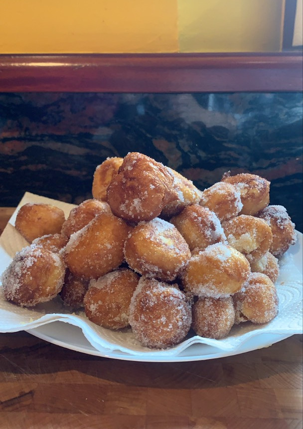 Una foto de Buñuelos de viento con crema pastelera