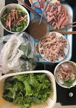 Hình của món Bún mắm nêm tai heo.