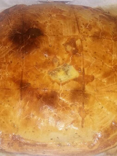 Una foto de Empanada de pisto casero y caballa