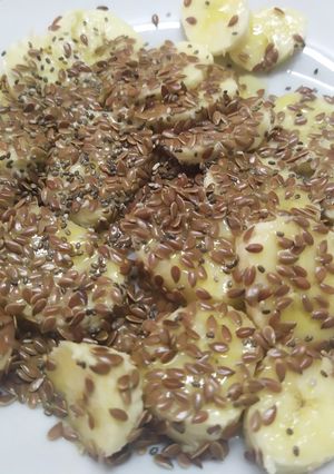 Una foto de Plátano con semillas de linaza y chía