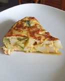 Tortilla de papas, calabacín y salmón