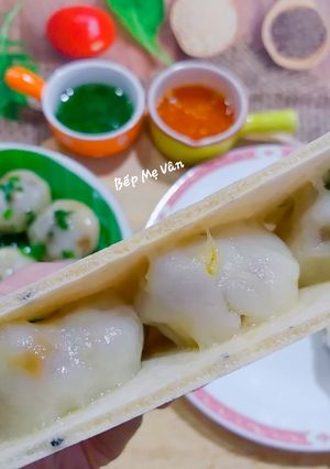 Hình của món Bánh tráng kẹp bánh ít nhân tôm thịt.