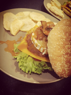 Una foto de Hamburguesa con salsa de miel y mostaza