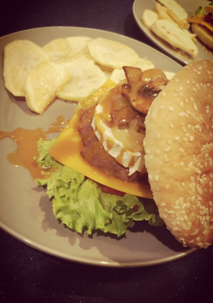 Una foto de Hamburguesa con salsa de miel y mostaza