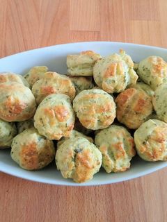 Medvehagymás, burgonyás pogácsa recept fotója