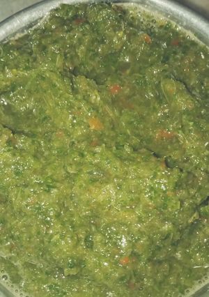 A picture of Green chutney coriander.