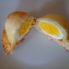 A picture of Egg and smoked salmon Wellington.