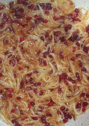 عکسی از دستور پیاز سرخ شده خوشرنگ با زرشک
