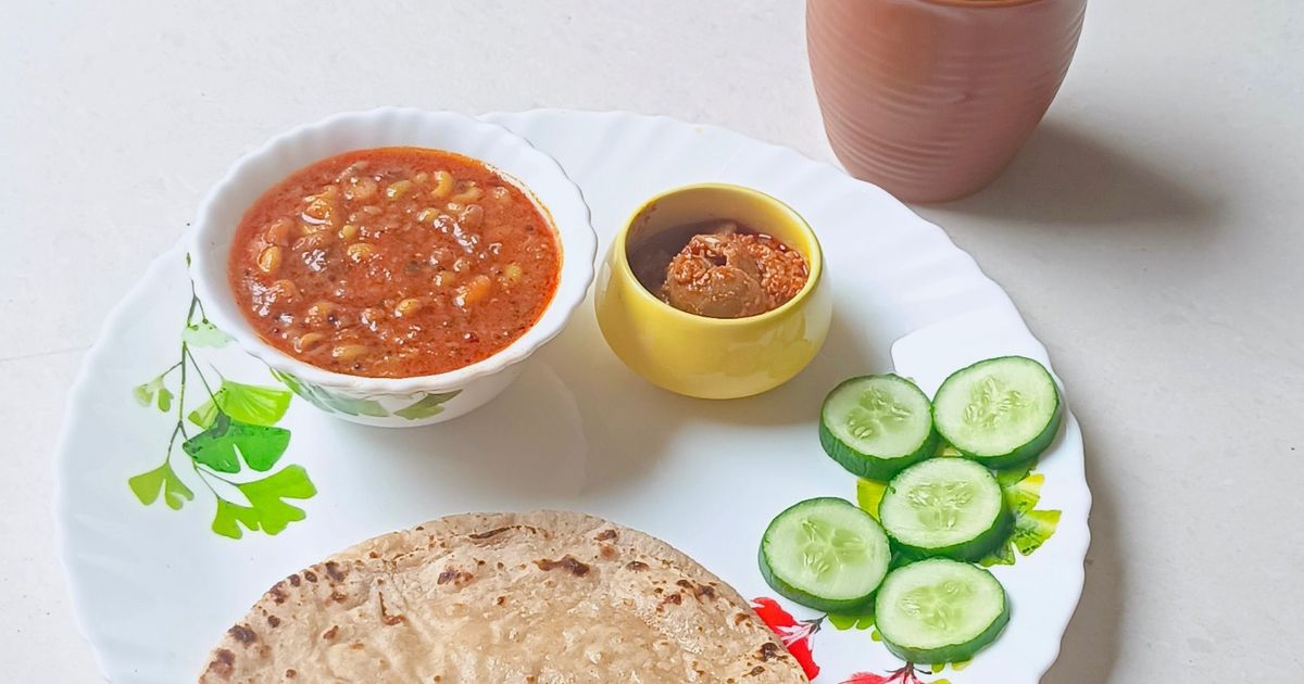 Kathiyavadi Lunch :Fresh Lobiya Curry, Roti, Cucumber Slices, Pickle ...