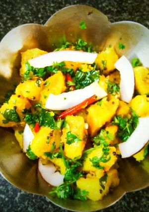 बटाटा भाजी (Potato Bhaji Recipe In Hindi) रेसिपी मुख्य फोटो