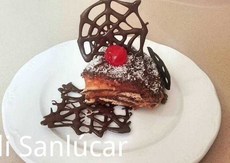 Tarta de calabaza o zanahoria con telarañas de chocolate