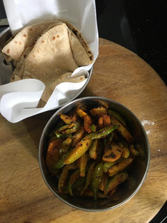 ટીંડોળા બટાકાનું શાક (Tindora Bataka Shak Recipe In Gujarati) રેસીપી મુખ્ય ફોટો
