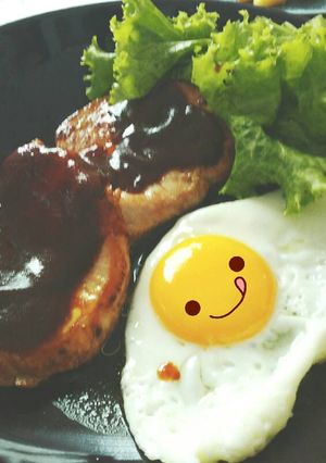 รูปของ สเต็กหมูน้ำผึ้งราดซอสเกรวี่+ไข่ดาว