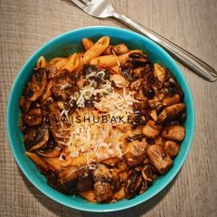 A picture of Penne Aglio Olio with Mushrooms.