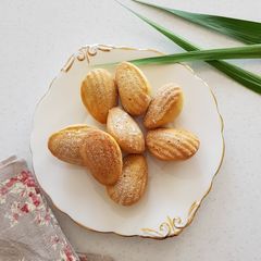 A picture of Madeleine cardamom flavoured.