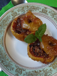 Una foto de Manzanas horneadas con crocante de almendras al oporto
