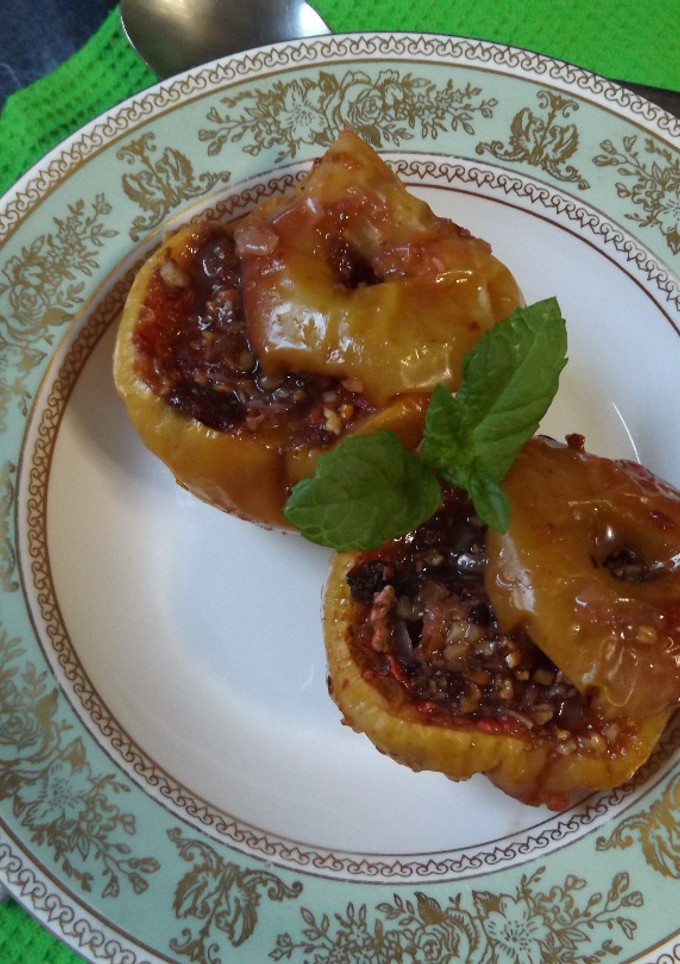 Una foto de Manzanas horneadas con crocante de almendras al oporto