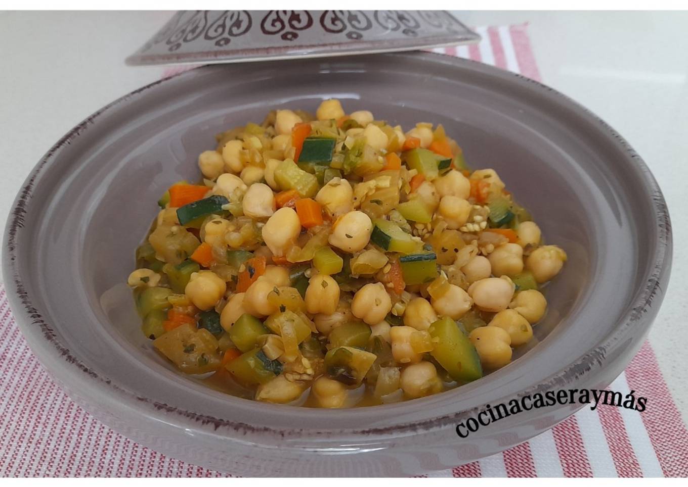 Tajine de verduras y garbanzos