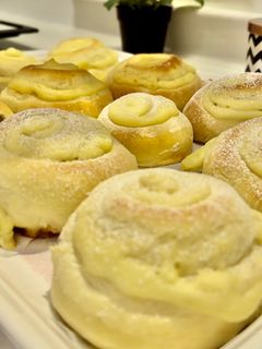 صورة لوصفة بريوش معمر محشي ومزين بكريم باتسيير قطن 😋😋