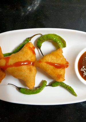A picture of Aloo Samosa.