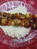Brochette de carne con verduras
