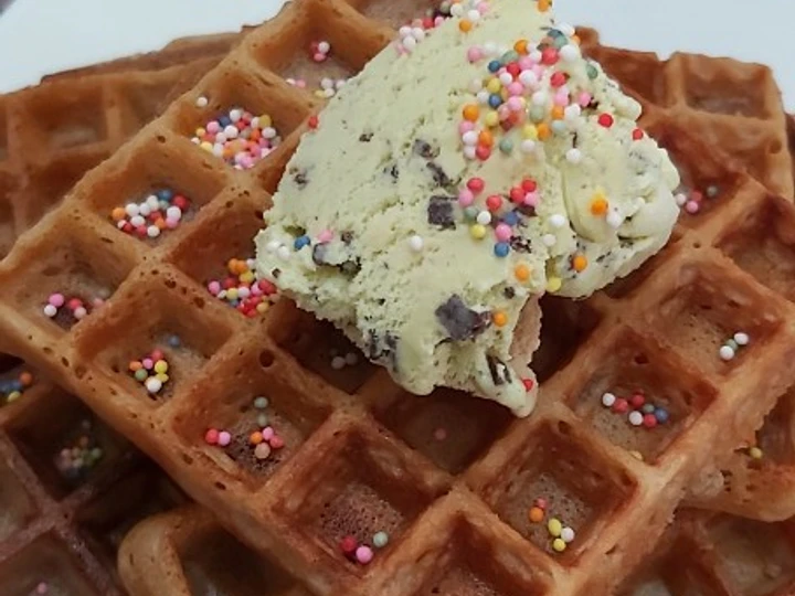 Langkah Mudah untuk Membuat Resep  Waffel Coklat Renyah + Es Krim Advocado Trimit😍 yang Lezat Sekali, Sempurna