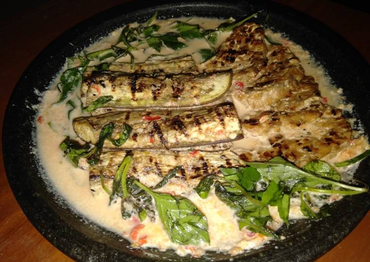 Proses meracik Pecel terong yang enak