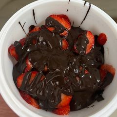 A picture of Winter Special London Viral Chocolate Strawberry.