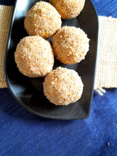 डिंकाचे लाडू (Dinkache Ladoo Recipe In Marathi) रेसिपी चे मुख्य फोटो