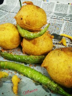 बटाटा वडा (Batata bada recipe in Hindi) रेसिपी मुख्य फोटो