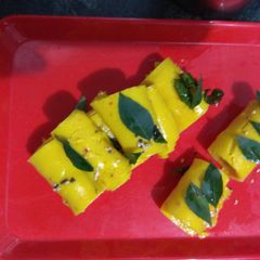 A picture of Khandvi.