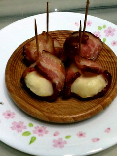 A picture of Waterchestnut Wrapped In Bacon.