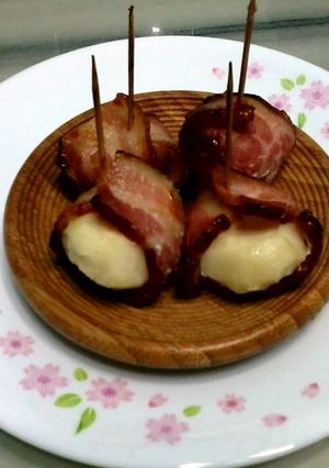 A picture of Waterchestnut Wrapped In Bacon.